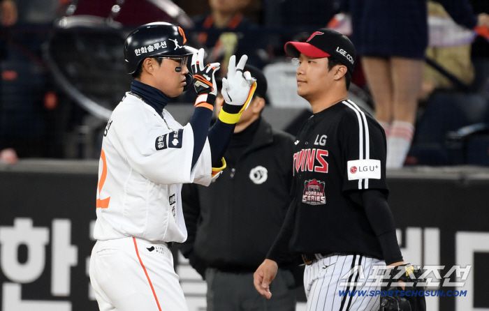29일 대전 한화생명볼파크에서 열린 한국시리즈 3차전 한화 이글스와 LG 트윈스의 경기. 한화 채은성이 안타를 날린 뒤 환호하고 있다. 대전=박재만 기자 pjm@sportschosun.com/2025.10.29/