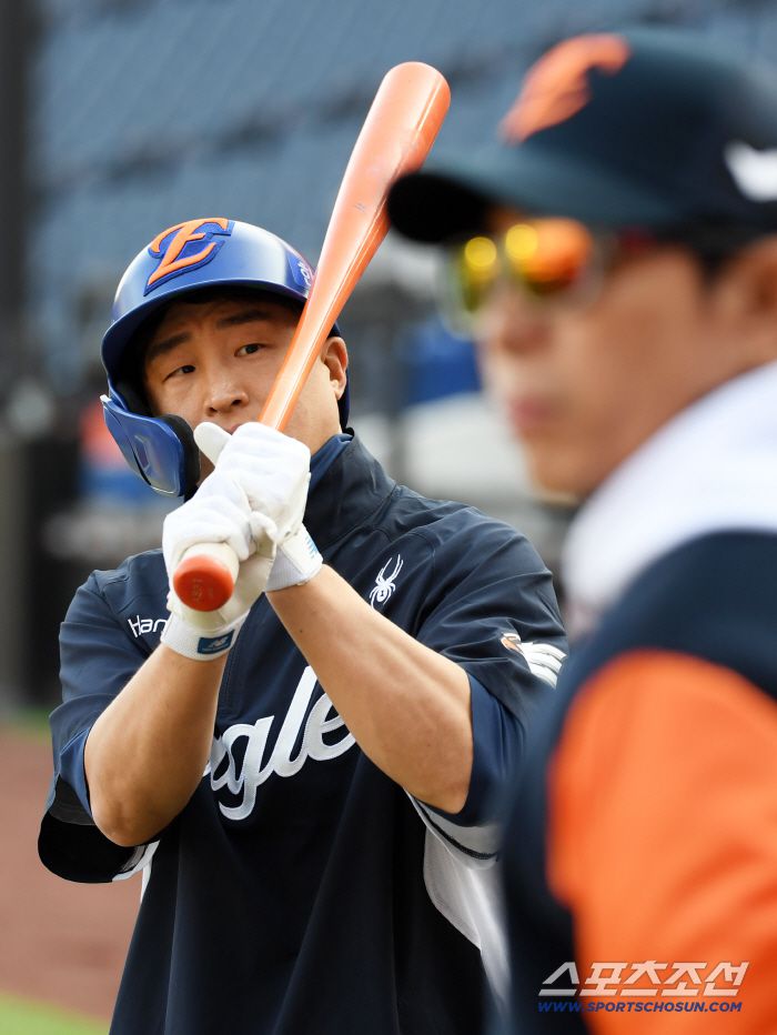 29일 대전 한화생명볼파크에서 열린 한국시리즈 3차전 한화 이글스와 LG 트윈스의 경기. 한화 손아섭이 타격 훈련을 하고 있다. 대전=박재만 기자 pjm@sportschosun.com/2025.10.29/