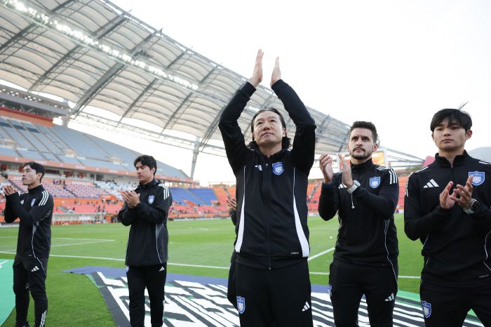 제주월드컵경기장/ K리그1/ 제주SKFC vs 울산HDFC/ 울산 김판곤 감독/ 팬들에게 이야기/ 사진 김정수