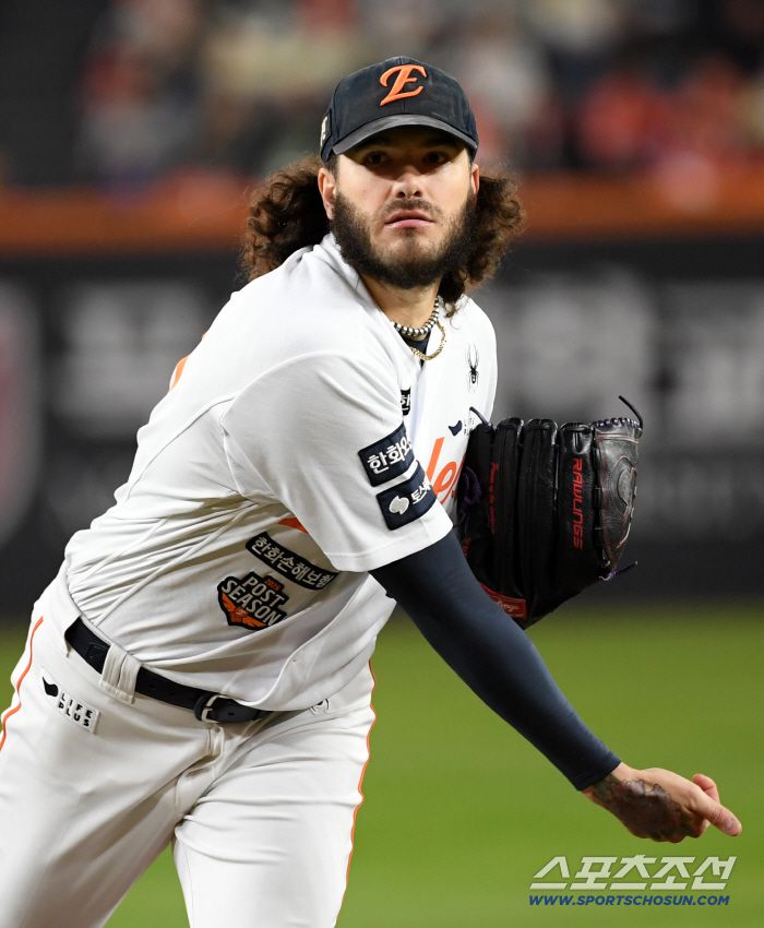 29일 대전 한화생명볼파크에서 열린 한국시리즈 3차전 한화 이글스와 LG 트윈스의 경기. 한화 폰세가 역투하고 있다. 대전=박재만 기자 pjm@sportschosun.com/2025.10.29/