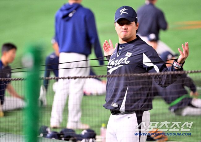 2023 월드베이스볼클래식(WBC) 한국대표팀이 8일 일본 도쿄돔에서 첫 훈련을 가졌다. 고우석이 튜빙을 이용해 훈련을 하고 있다. 도쿄(일본)=허상욱 기자wook@sportschosun.com/2023.03.08/