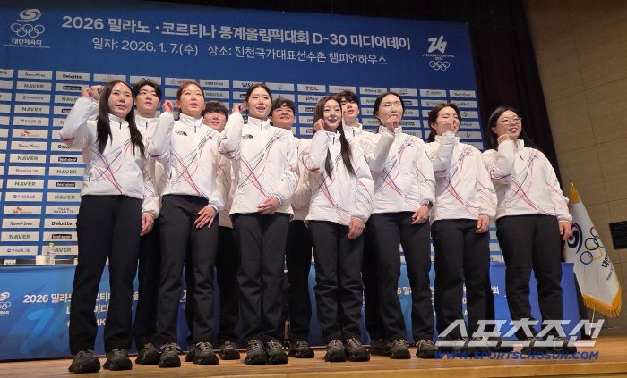 7일 오후 진천선수촌에서 2026밀라노-코르티나 동계올림픽 D-30 미디어데이 행사가 열렸다. 포즈를 취하고 있는 미디어데이 참석 대표 선수들. 진천=송정헌 기자songs@sportschosun.com/2026.01.07/