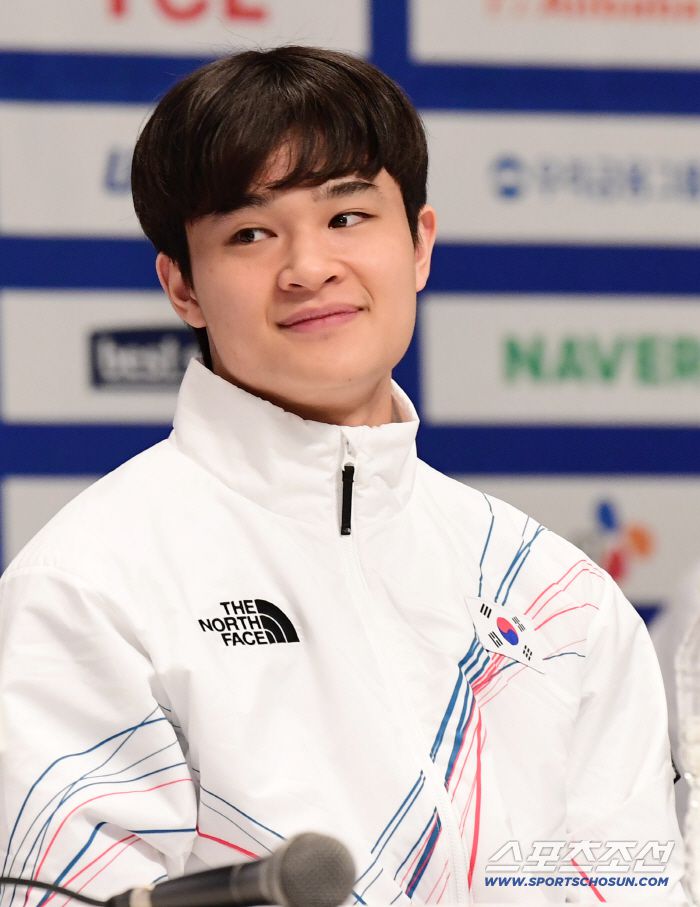 7일 오후 진천선수촌에서 2026밀라노-코르티나 동계올림픽 D-30 미디어데이 행사가 열렸다. 질문에 답하고 있는 빙상 피겨 김현겸. 진천=송정헌 기자songs@sportschosun.com/2026.01.07/