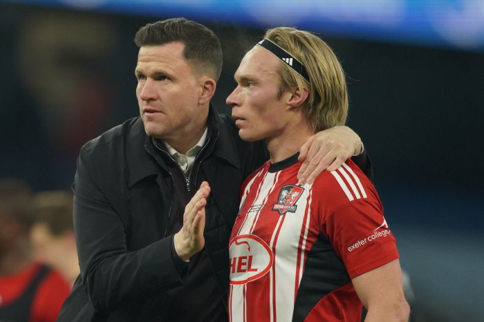 게리 콜드웰 엑시터 시티 감독(왼쪽). AP연합뉴스