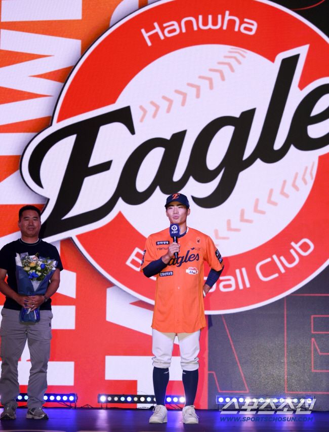 2026 KBO 신인 드래프트가 17일 서울 롯데호텔월드에서 열렸다. 한화에 1라운드 지명된 유신고 오재원이 소감을 말하고 있다. 잠실=박재만 기자 pjm@sportschosun.com/2025.09.17/