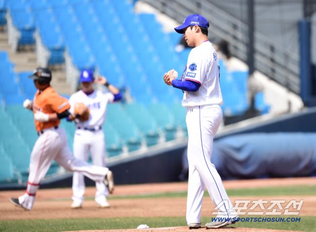 28일 대구 삼성라이온즈파크에서 KBO리그 시범경기 삼성과 한화의 경기가 열렸다. 1회 한화 노시환이 삼성 원태인을 상대로 3점 홈런을 날렸다. 그라운드를 돌고 있는 노시환. 대구=송정헌 기자songs@sportschosun.com/2023.03.28/