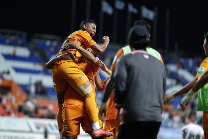 제주월드컵경기장/ K리그1/ 제주SKFC vs FC안양/ 제주 유리 조나탄 득점, 페드링요 도움/ 골 세레머니/ 사진 정재훈