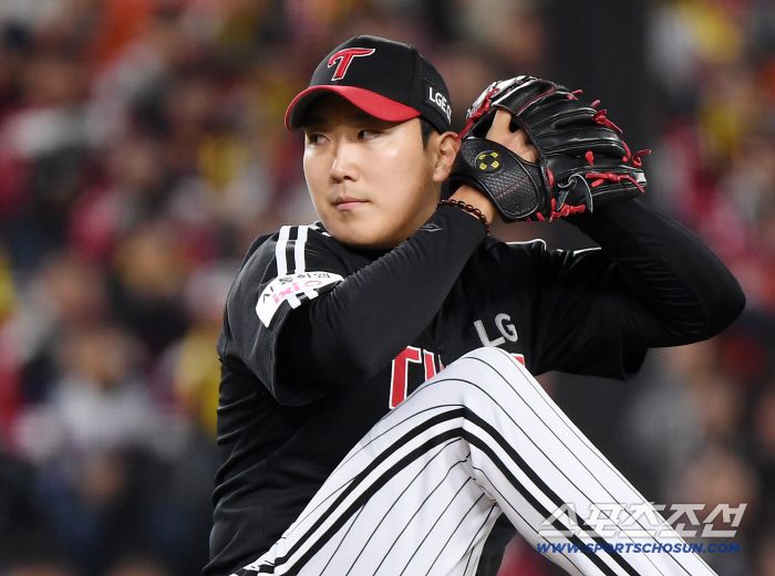 29일 대전 한화생명볼파크에서 열린 LG와 한화의 한국시리즈 3차전. LG 선발 손주영이 투구하고 있다. 대전=정재근 기자 cjg@sportschosun.com/2025.10.29/