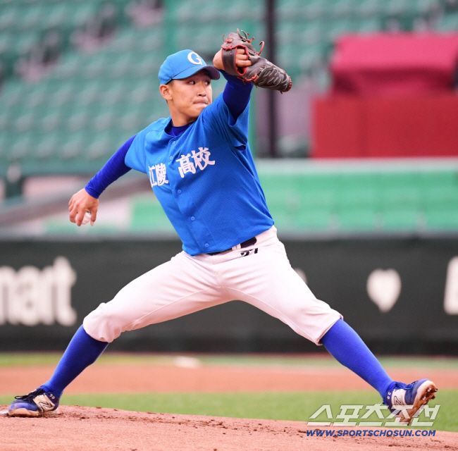 강릉고 시절 이마트배 결승에 선발등판한 박지훈. 스포츠조선DB