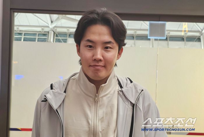 캠프 출발전 취재진과 만난 오지환. 김영록 기자