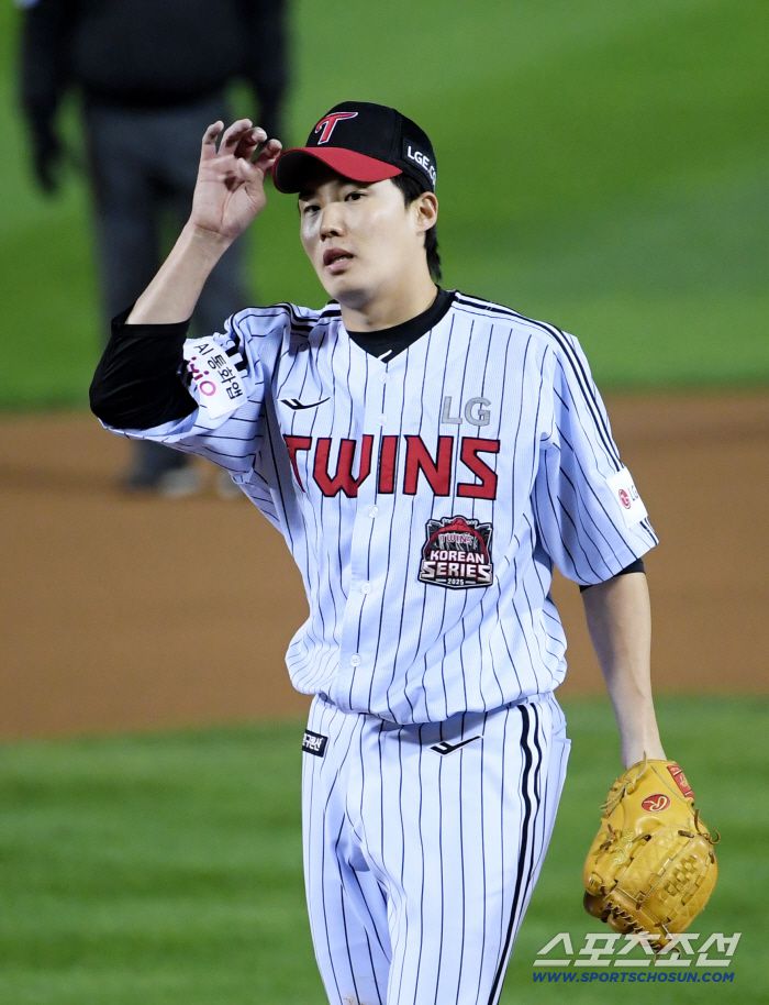 27일 잠실구장에서 열린 한국시리즈 2차전 LG 트윈스와 한화 이글스의 경기. LG 임찬규가 숨을 고르고 있다. 잠실=박재만 기자 pjm@sportschosun.com/2025.10.27/