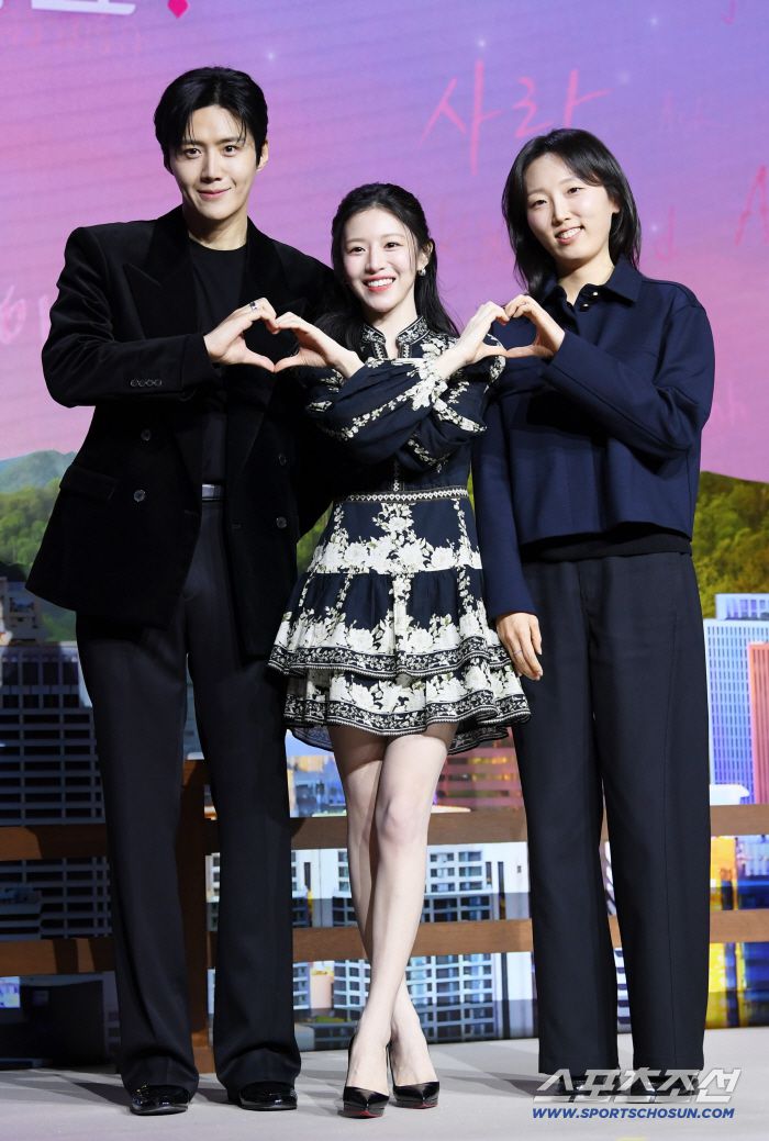 넷플릭스 '이 사랑 통역 되나요?'로 뭉친 배우 김선호, 고윤정, 유영은 감독.