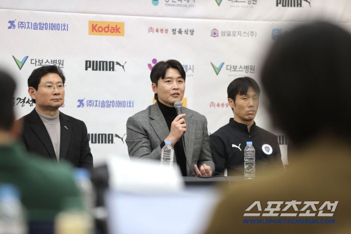 이동국 용인FC 테크니컬디렉터(가운데). 사진제공=용인FC