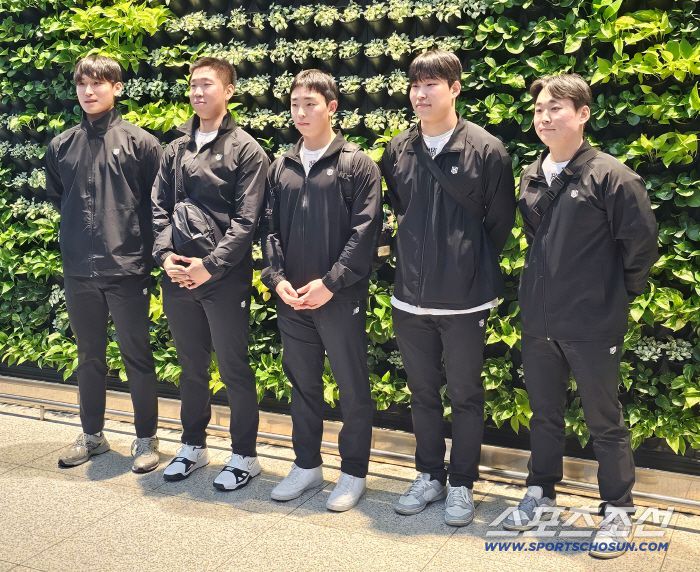 KT 선발대 선수들 단체 사진. 박지훈 고준혁 이강민 김정운 류현인(왼쪽부터)김영록 기자