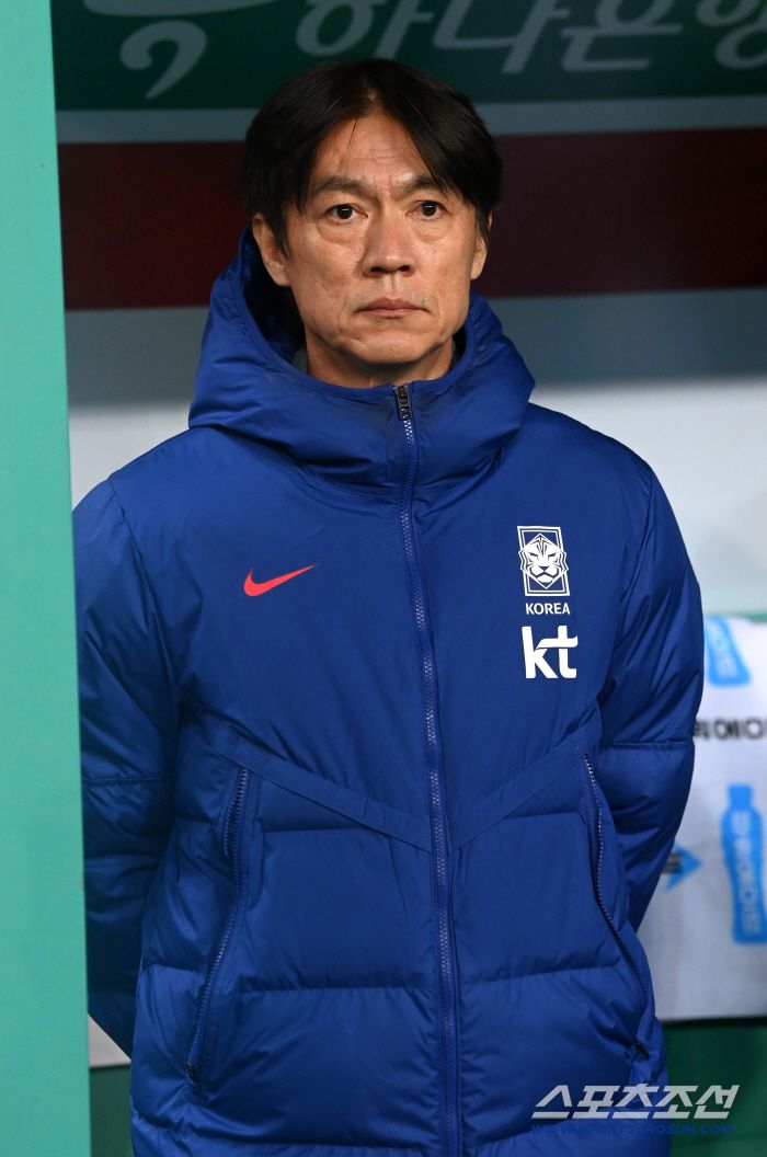 14일 대전월드컵경기장에서 열린 대한민국과 볼리비아의 A매치 평가전. 홍명보 감독이 경기 시작을 기다리고 있다. 대전=허상욱 기자wook@sportschosun.com/2025.11.14/