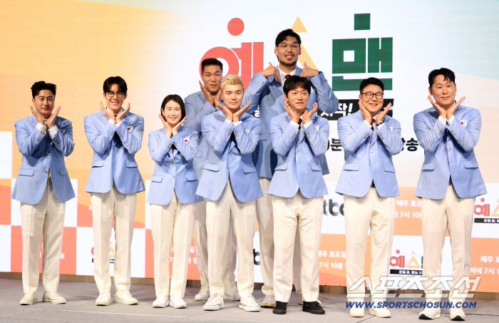 JTBC 신규 예능 '예스맨' 제작발표회가 14일 서울 여의도 페어몬트 앰배서더에서 열렸다. 서장훈, 안정환, 기보배, 박태환, 이형택, 하승진, 윤석민, 김영광이 포토타임을 갖고 있다. 여의도=박재만 기자 pjm@sportschosun.com/2026.01.14/