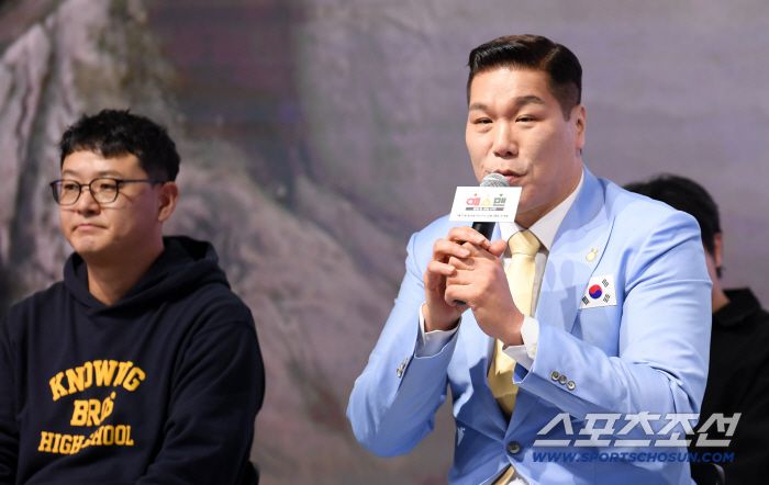 JTBC 신규 예능 '예스맨' 제작발표회가 14일 서울 여의도 페어몬트 앰배서더에서 열렸다. 서장훈이 인터뷰를 하고 있다. 여의도=박재만 기자 pjm@sportschosun.com/2026.01.14/