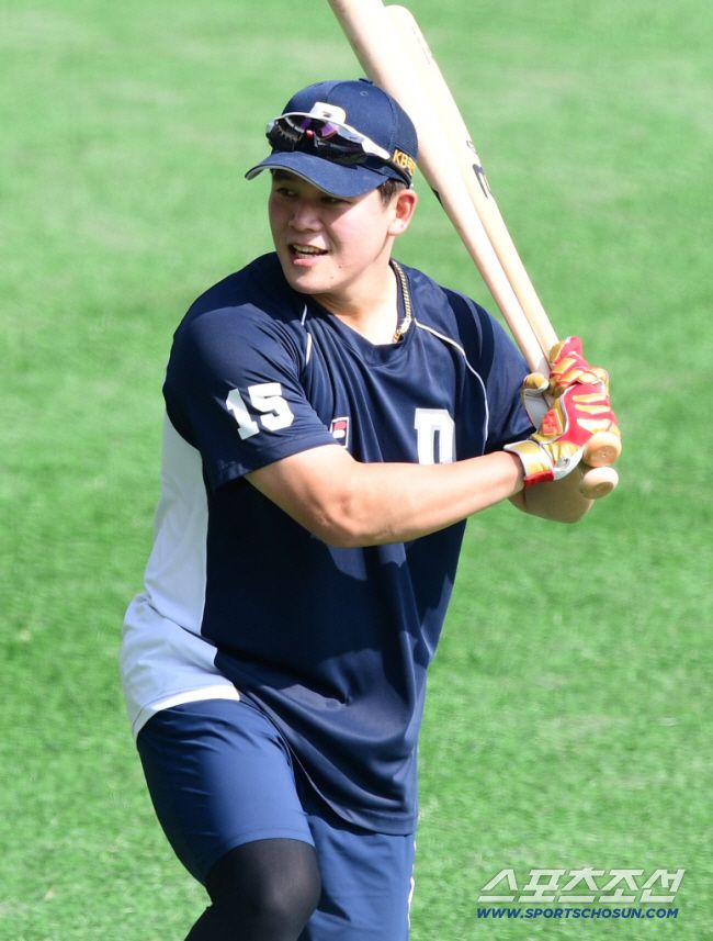 KBO리그 두산베어스와 NC다이노스의 경기가 15일 서울 잠실야구장에서 열릴 예정이다. 경기전, 두산 국해성이 타격훈련에 매진하고 있다. 스포츠조선DB