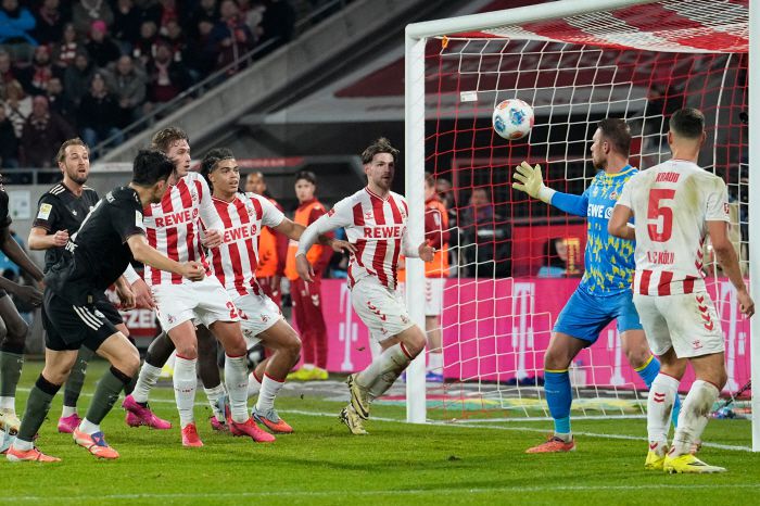 ◇후반 26분 헤더로 역전골을 만들어내고 있는 김민재. AFP연합뉴스