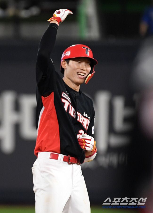 29일 수원KT위즈파크에서 열린 KBO리그 KT 위즈와 KIA 타이거즈의 경기. 6회초 2사 만루 KIA 김호령이 적시타를 날린 뒤 환호하고 있다. 수원=박재만 기자 pjm@sportschosun.com/2025.08.29/