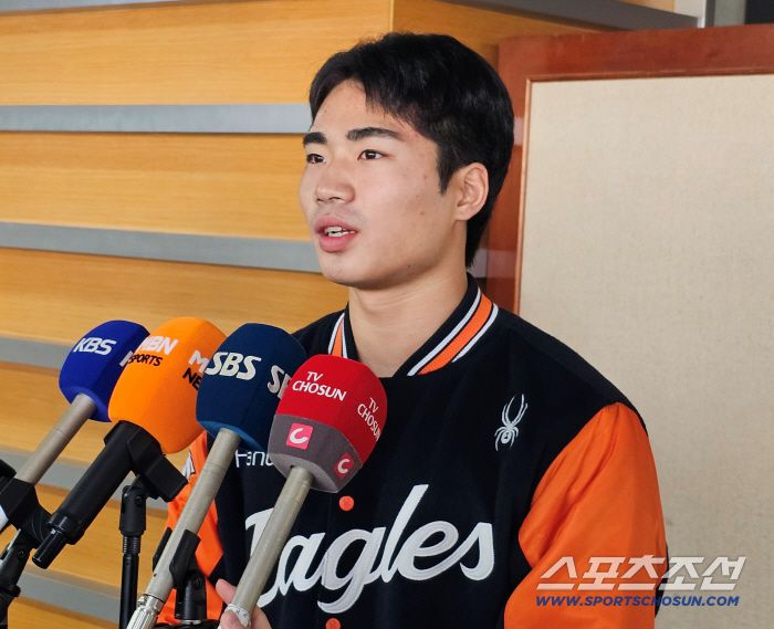 인터뷰에 임한 한화 오재원. 김영록 기자