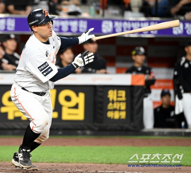 4일 대전 한화생명볼파크에서 열린 KT와 한화의 경기,  5회말 한화 이재원이 안타를 치고 있다. 대전=허상욱 기자wook@sportschosun.com/2025.06.04/