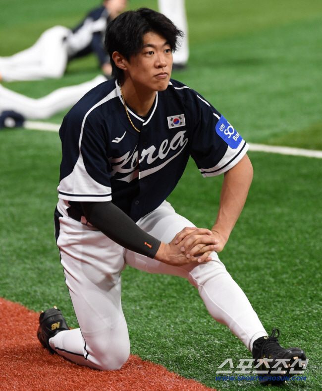 대한민국 야구대표팀이 5일 고척스카이돔에서 훈련을 가졌다. 송성문이 몸을 풀고 있다. 고척=박재만 기자 pjm@sportschosun.com/2025.11.05/