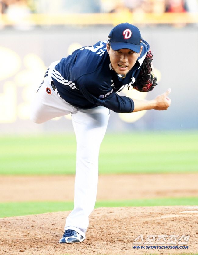 22일 잠실구장에서 열린 LG 트윈스와 두산 베어스의 경기. 두산 홍건희가 역투하고 있다. 잠실=박재만 기자 pjm@sportschosun.com/2025.06.22/