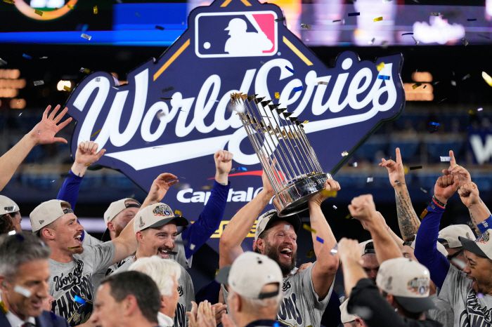 Los Angeles Dodgers pitcher Clayton Kershaw celebrates with the trophy after their win against the Toronto Blue Jays in Game 7 of baseball's World Series, Sunday, Nov. 2, 2025, in Toronto. (AP Photo/Brynn Anderson)        <저작권자(c) 연합뉴스, 무단 전재-재배포, AI 학습 및 활용 금지>