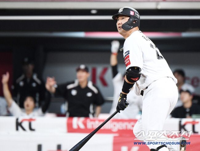 6년 연속, 총 8번의 두자릿수 홈런이 보여주듯, 장성우의 일발 장타는 KT 타선의 큰 힘이었다. 오랫동안 클린업 트리오 한 자리르 책임졌다. 스포츠조선DB