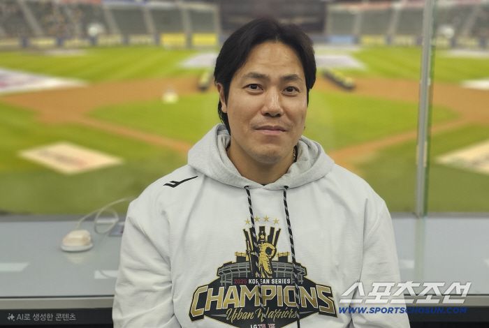 LG 김진성이 1일 팬행사에 앞서 취재진과 인터뷰를 하고 있다. 잠실=권인하 기자