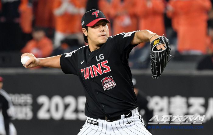 29일 대전 한화생명볼파크에서 열린 한국시리즈 3차전 한화 이글스와 LG 트윈스의 경기. LG 김진성이 역투하고 있다. 대전=박재만 기자 pjm@sportschosun.com/2025.10.29/