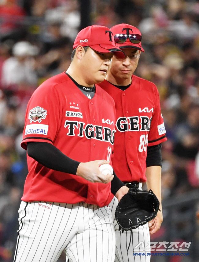 24일 광주 기아챔피언스필드에서 열린 KIA 타이거즈와 LG 트윈스의 경기. KIA 조상우가 숨을 고르고 있다. 광주=박재만 기자 pjm@sportschosun.com/2025.08.24/