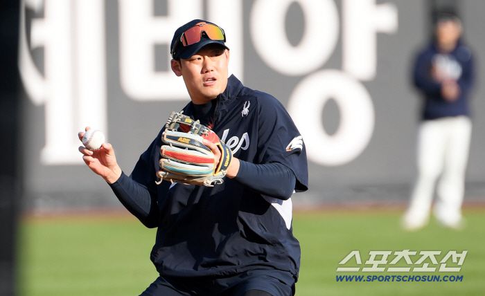29일 대전 한화생명볼파크에서 열린 한국시리즈 3차전 한화 이글스와 LG 트윈스의 경기. 한화 하주석이 수비 훈련을 하고 있다. 대전=박재만 기자 pjm@sportschosun.com/2025.10.29/