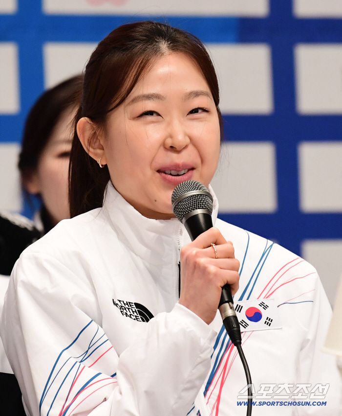 7일 오후 진천선수촌에서 2026밀라노-코르티나 동계올림픽 D-30 미디어데이 행사가 열렸다. 질문에 답하고 있는 빙상 스피드 김민선. 진천=송정헌 기자songs@sportschosun.com/2026.01.07/
