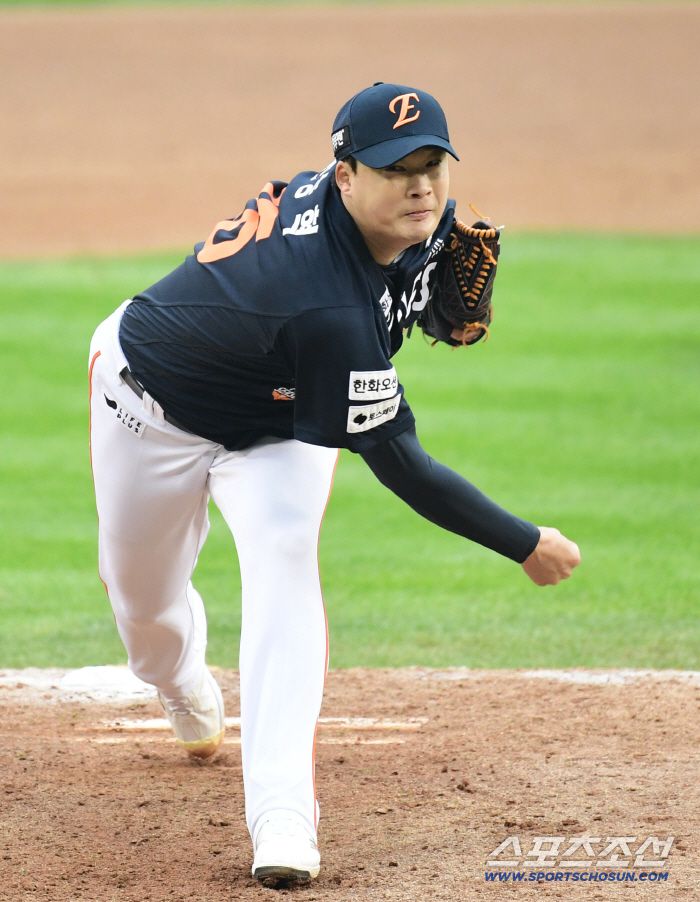 26일 잠실구장에서 열린 한화와 LG의 KS 1차전. 투구하고 있는 한화 한승혁. 잠실=송정헌 기자songs@sportschosun.com/2025.10.26/