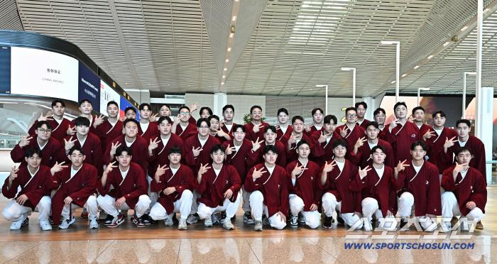 22일 키움 히어로즈 선수단이 인천공항 제2터미널을 통해 전지훈련을 위해 출국했다. 출국에 앞서 포즈를 취하고 있는 키움 선수들. 인천공항=송정헌 기자songs@sportschosun.com/2026.01.22/