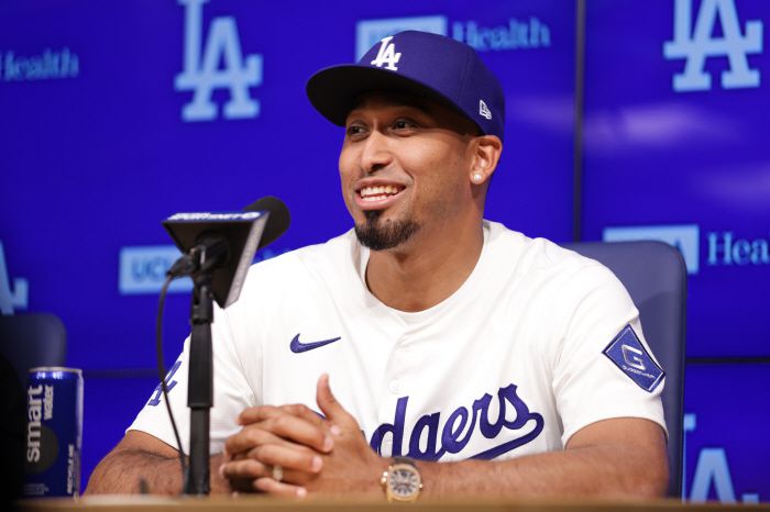 Edwin Diaz speaks during his introduction as a new member of the Los Angeles Dodgers baseball team Friday, Dec. 12, 2025, in Los Angeles. (AP Photo/Ethan Swope)        <저작권자(c) 연합뉴스, 무단 전재-재배포, AI 학습 및 활용 금지>