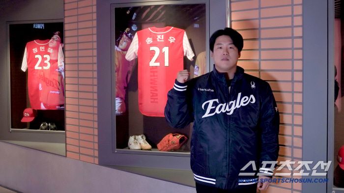 FA 강백호가 20일 4년 총액 100억원에 한화 이글스 유니폼을 입게됐다. 사진제공=한화 이글스