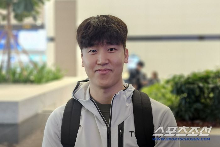 LG 구본혁이 22일 스프링캠프를 떠나며 인터뷰를 하고 있다. 인천공항=권인하 기자