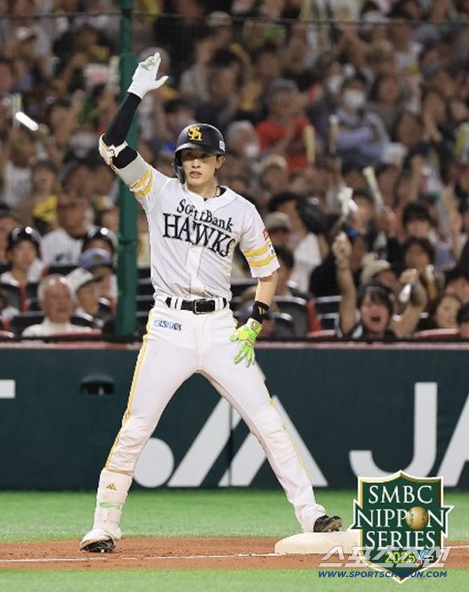 슈토는 한신과 재팬시리즈 2차전에 2번-중견수로 나서 5안타를 터트렸다. 사진캡처=소프트뱅크 호크스 SNS