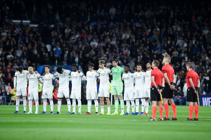 (260121) -- MADRID, Jan. 21, 2026(Xinhua) -- Real Madrid's players during a minute of silence for the train crash victims before the UEFA Champions League match between Real Madrid and AS Monaco, Madrid, Spain, Jan. 20, 2026. (Photo by Gustavo Valiente/Xinhua)<저작권자(c) 연합뉴스, 무단 전재-재배포, AI 학습 및 활용 금지>