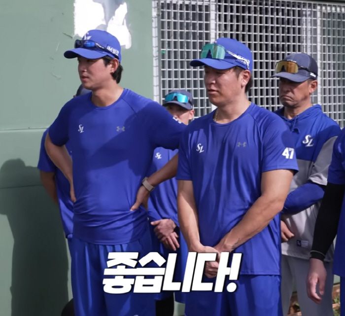 "우승후보 세간 평가를 어떻게 생각하느냐"고 묻는 박진만 감독(사진 위)에게 답하는 구자욱과 강민호.