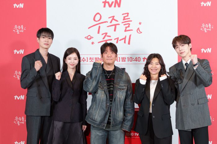 박서함, 노정의, 이현석 감독, 정여진 감독, 배인혁(왼쪽부터). 사진 제공=tvN