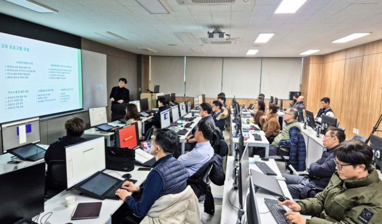 영진전문대학교 교육혁신지원센터가 지난 4일 진행한 ‘생성형 AI를 활용한 실무 교수법 특강’모습 [사진=영진전문대]