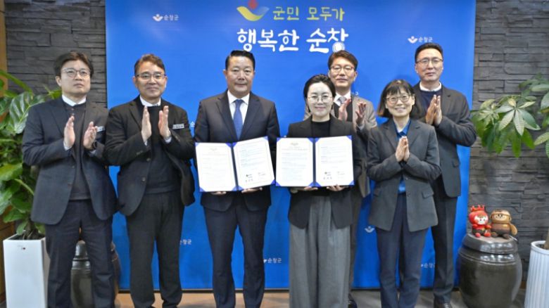 순창군과 대상㈜이 지역 상생발전을 위해 업무협약을 체결하고 기념사진을 찍고 있다. [사진=순창군]