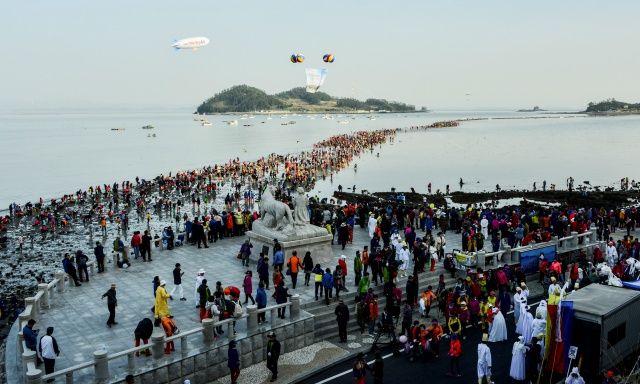 진도군은 2026년 4월 17일부터 20일까지 열리는 ‘제46회 신비의 바닷길 축제’의 성공적인 개최를 위해 본격적인 준비에 나섰다. [사진=진도군]