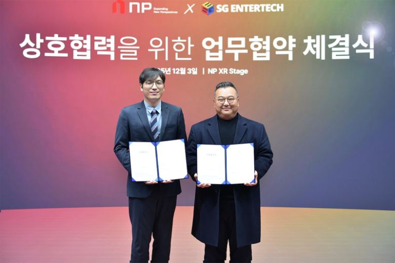 엔피와 SG엔터테크 관계자들이 MOU 체결 후 기념촬영을 하고 있다. [사진=엔피]