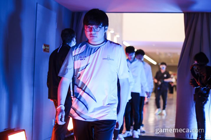 ▲ '베릴' 조건희는 "우승 스킨으로 레오나와 판테온 중 무엇을 할지 고민 중이다"라고 말했다 (사진제공: 라이엇게임즈)