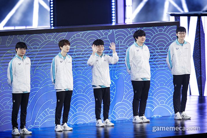 ▲ '제파' 이재민 감독은 선수들에게 "너희가 세계 최고의 선수"라고 말했다 (사진제공: 라이엇게임즈)